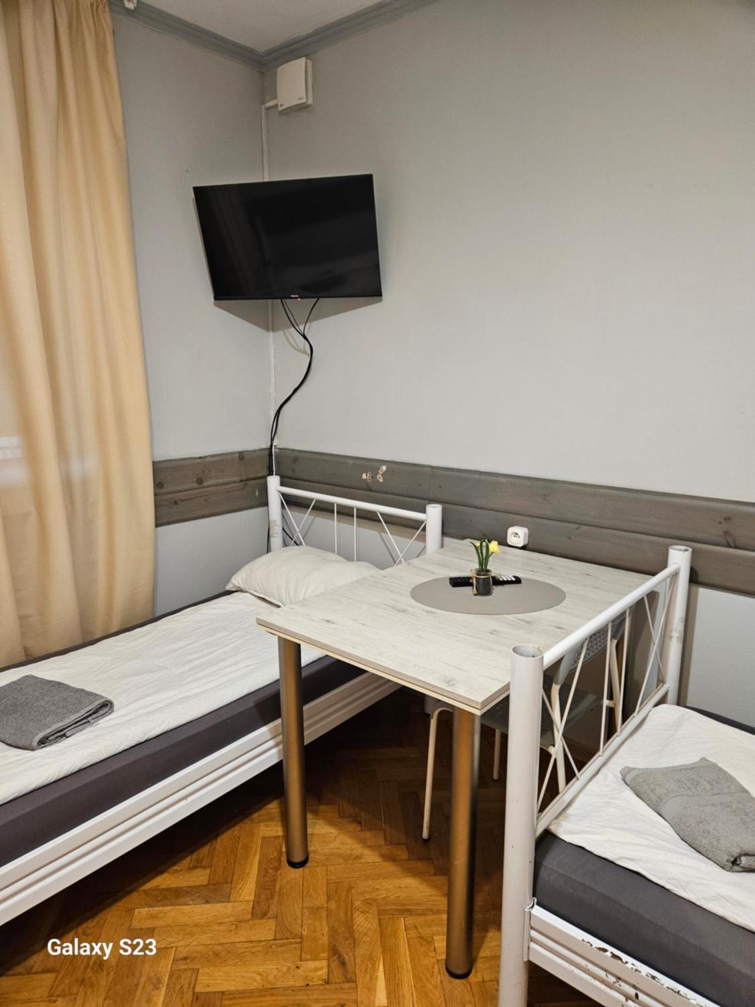 Pokoje Pracownicze Кімнати Для Працівників,Гуртожиток Swarzędz Zewnętrze zdjęcie